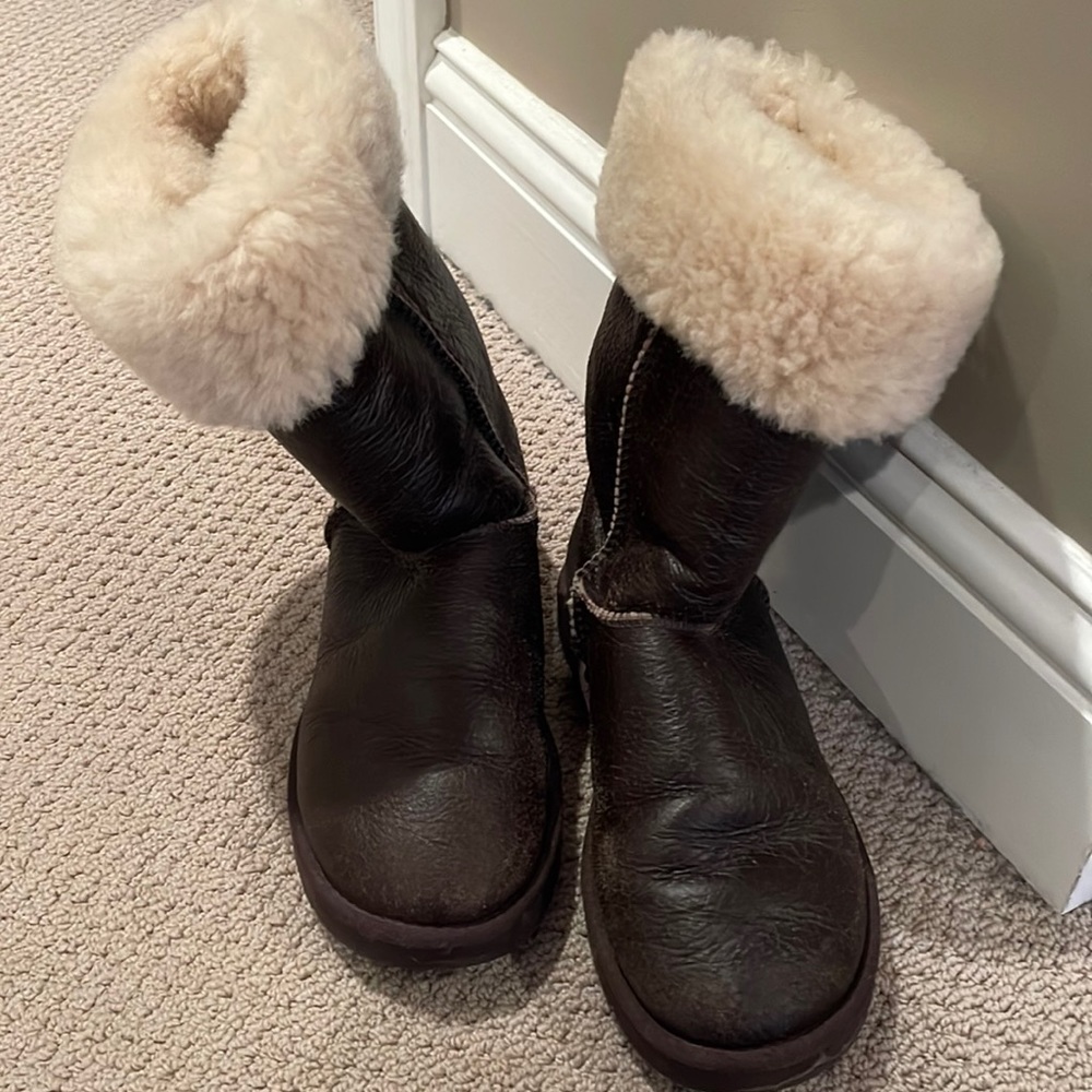 Ugg brown distressed boots leather/fur size7